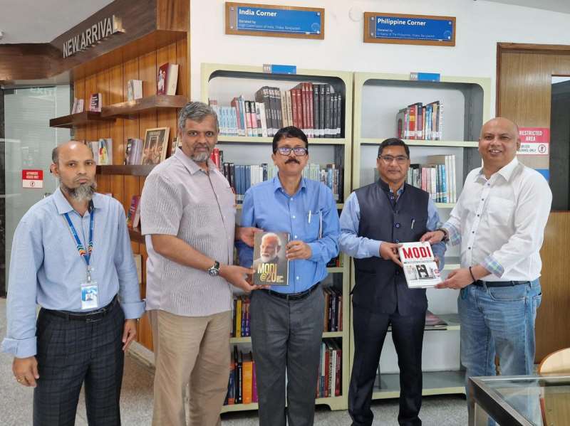 AIUB Library received books from IGCC